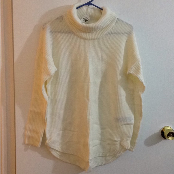 Abercrombie & Fitch Sweaters - Abercrombie & Fitch women white turtleneck sweater